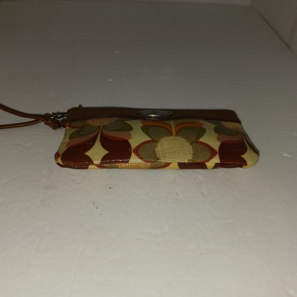 Fossil Key-Per Wristlet - Picture 5 of 9